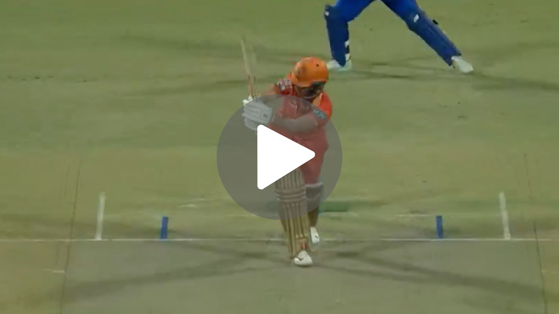 [Watch] Beth Mooney Stunned By Marizanne Kapp With Bizarre Wicket Around Her Legs